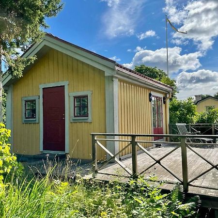 Gaesthus Med Utsikt Oever Drottningholms Slott Kültér fotó